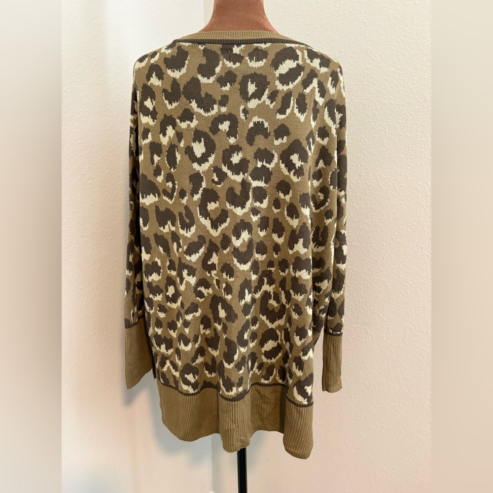 Wonderly Green Leopard Print Sweater - Picture 2 of 3